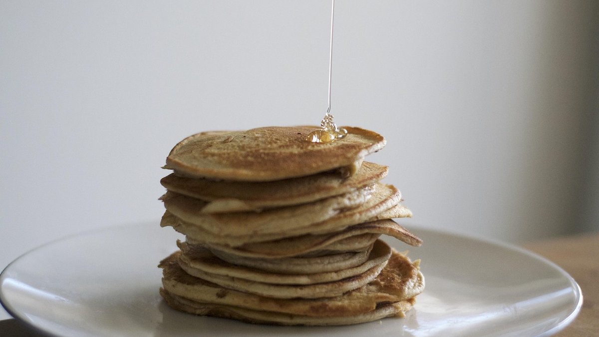 Fluffy Maple Pancakes for a Weekend Breakfast